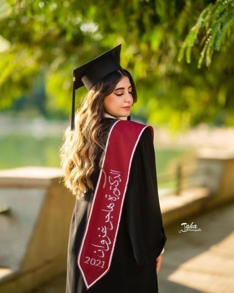 Graduation Outfit Ideas White, Creative Shot For Graduation Studio, High School Graduation Outfit Ideas, College Graduation Outfit Ideas, School Graduation Outfit, Graduation Cap Design Ideas, College Graduation Outfit, Graduation Outfit Ideas High School, Cute Graduation Outfits