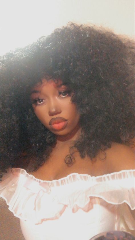 This is a black person wearing a white dress, large afro and makeup. The makeup is deep and dark tones with a soft red tint and brown lip liner. The contour is more exaggerated to give that sort of undead appearance. Tim Burton Makeup Dark Skin, Tim Burton Makeup, Makeup Dark Skin, Sultry Makeup, Makeup Dark, Makeup Inspired, Corpse Bride, Dark Skin Makeup, Tim Burton