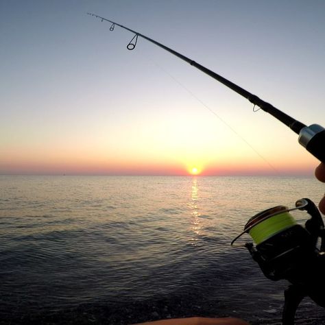 Tasting bluefish ... . . #ULS #ultralightspinning #spinning Saltwater #saltwaterfishing #rubberfishing #rubberfishinglure #blackminnow… Spinning Fish, Saltwater Fishing, Fishing Lures, Spinning, Fishing, Fish