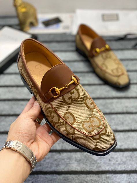 Versace Mens Shoes, Louis Vuitton Men Shoes, Gucci Men Shoes, White Shoes Women, Black Leather Shoes, Leather Shoes Men, Best Sneakers, Dolce And Gabbana Man, Trendy Shoes