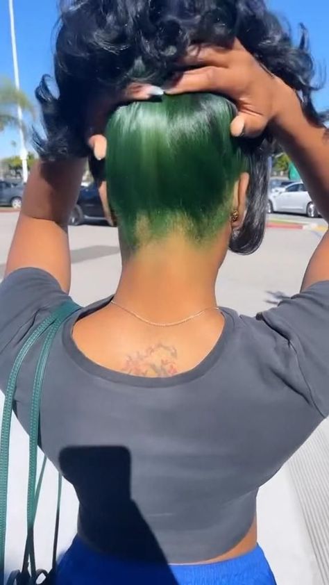 This green also attracts people's attention | Hair highlights, Hair color, Hair styles Skunk Strip, Under Hair Dye, Peekaboo Hair Colors, Hair Stripes, Dark Green Hair, Skunk Hair, Green Hair Dye, Girl Hair Colors, Peekaboo Hair