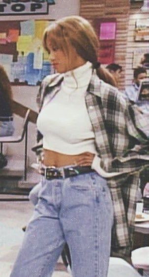 90s Fashion High Schools, 90s Moesha Outfits, 2000 High School Fashion, Revenge Of The 90s Outfit, Y2k Flannel Outfits, 80s Aesthetic Outfits Black Women, 90s Crop Top Outfit, 1990s Aesthetic Outfits, 90s High School Fashion