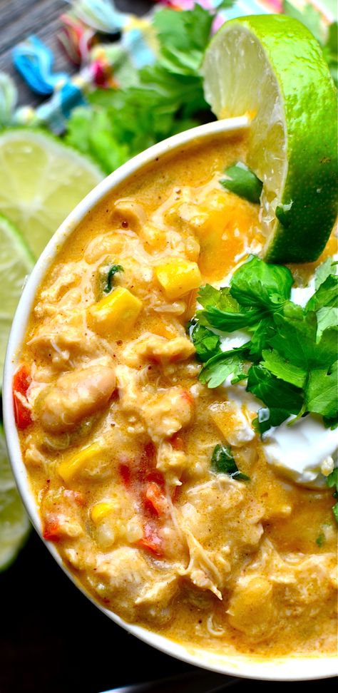 Creamy Cheesy White Chicken Chili White Chicken Chili Crockpot, Chili White Chicken, Chicken Chili White, White Chicken Chili Recipe Crockpot, Soup Chowder, Chili Spicy, Chili White, Chili Stew, Chili Crockpot