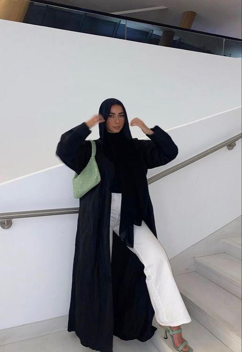 Abaya With Pants Outfit, Abaya With Pants, Black Abaya Outfit, Abaya Pants, Ramadan Fits, Eid Poses, Abaya Casual, Street Style Hijab, Abaya Outfits