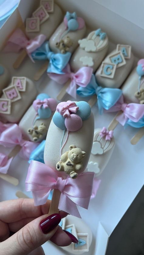 Darling gender reveal cakesicles 🩵🩷 . . . . . #cakesicles #cakesicle #cakesiclesofinstagram | Instagram Gender Reveal Cakesicles, Gender Revel Cake, Gender Reveal Cake Pops, Gender Reveal Dessert, Gender Reveal Food, Gender Reveal Baby Shower Themes, Baby Gender Reveal Party Decorations, Pregnancy Gender Reveal, Cute Christmas Cookies