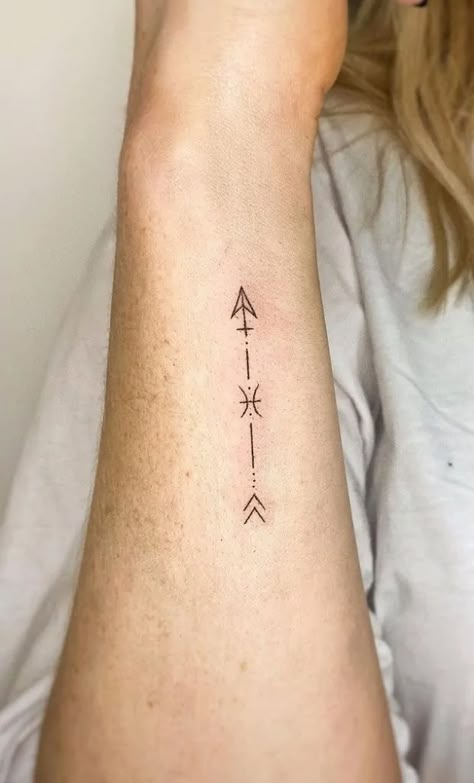 Feather Arrow Tattoo, Meaning Of Arrow Tattoo, Arrow Tattoos For Women, Pisces Tattoo Designs, Small Arrow Tattoos, Tattoo After Care, Sagittarius Tattoo, Arrow Tattoo Design, Horoscope Tattoos