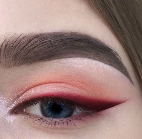 Makeup Looks Red, Make Up Diy, Make Up Mata, Mekap Mata, Smokey Eyeliner, Flot Makeup, Red Eyeshadow, Smink Inspiration, Red Makeup