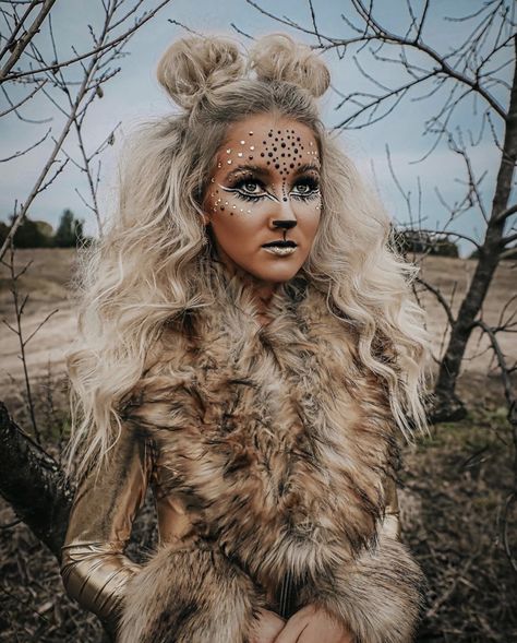 Lion Costume Diy Women's, Diy Lion Costume Women, Carnaval Outfit Women, Animal Costumes Women Diy, Tiger Costume Women, Womens Costume Ideas, Kostüm Gold, Karneval Costume, Lion Costume Women