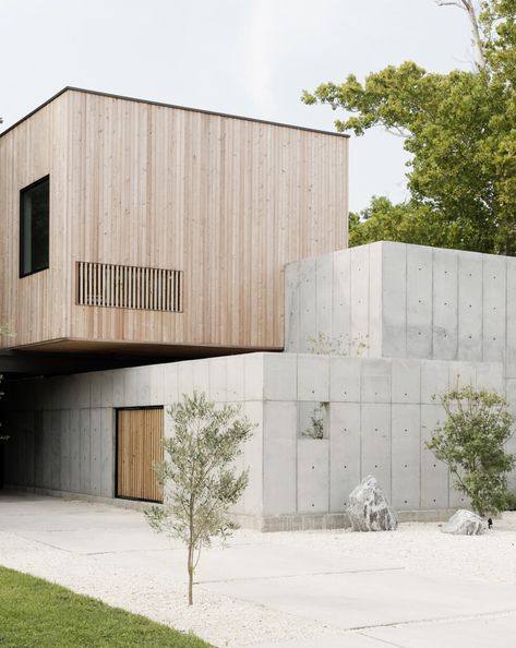 Cement House Exterior, Concrete Panel Facade, Concrete And Wood Architecture, Wood And Concrete House, Wood And Concrete Architecture, Modest House, Cement House, Cement Panels, Wood Facade