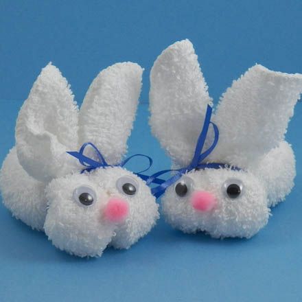 Washcloth Bunny, Washcloth Animals, Towel Origami, Washcloth Crafts, Easter Egg Holder, Rabbit Animal, Quick And Easy Crafts, Easter Bunny Crafts, Towel Crafts