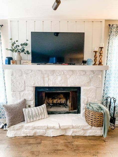 Beachy Fireplace Stone, White Sparkle Stone Fireplace, White Stone Fireplace Decor, White Faux Stone Fireplace, River Rock Fireplace Decor, Updated Stone Fireplace Ideas, Painted Stone Fireplace Ideas, Stone Fireplace Painted White, Refinish Stone Fireplace