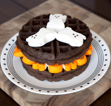 Dark Chocolate Marshmallow Halloween Waffles - these sinful waffles have whipped egg whites folded into the batter to keep them light. They're not too sweet and the sugary melted Peeps marshmallows add just enough sweetness to balance out the bold dark chocolate. Plus, they are SO cute for Halloween or any holiday (just use seasonal Peeps!) Halloween Waffles, Fall Dinner Party Ideas, Fall Waffles, Marshmallow Halloween, Chocolate Halloween, Dinner Party Ideas, Dark Chocolate Caramel, Halloween Breakfast, Work Food