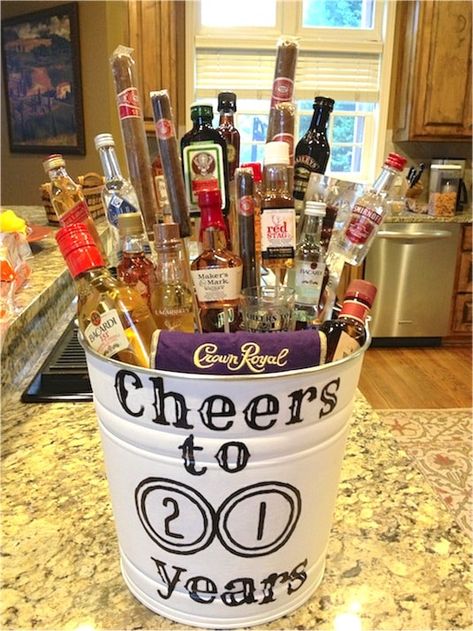 35+ Easy DIY Gift Ideas People Actually Want (for Christmas & more!) Bucket Gift Ideas, 21st Birthday Gifts For Guys, 5 Senses Gift, Liquor Bouquet, Guys 21st Birthday, Bucket Gifts, 21st Bday Ideas, Anniversaire Diy, Birthday Basket