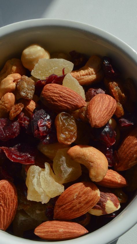 Mixed Nuts Aesthetic, Trail Mix Aesthetic, Nuts Aesthetic, Healthy Food To Eat, Food For Sleep, Rich Food, Healthy Lunch Snacks, Food To Eat, Healthy Food Inspiration