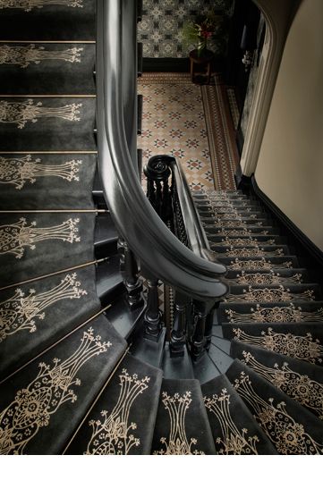 Dark Interiors | Staircase | Life Unstyled: Art Deco Rug Love Lace Rug, Wammy's House, Beautiful Stairs, Art Deco Rug, Take The Stairs, Stair Steps, Art Deco Home, Stairway To Heaven, Carpet Stairs