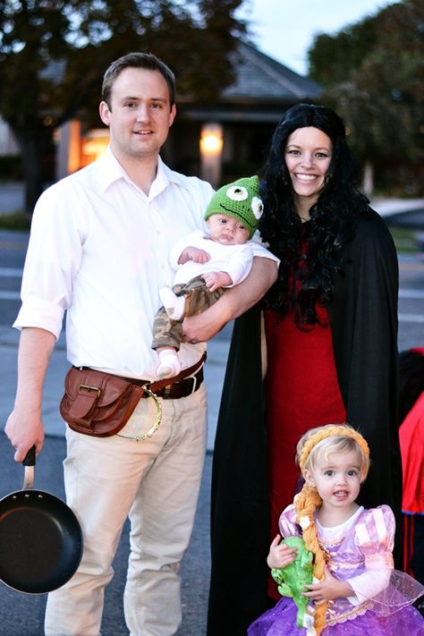 Flynn Rider, Pascal, Gothel, and Rapunzel. #halloween #costumeideas #tangled #familycostume Tangled Family Halloween Costumes, Rapunzel And Mother Gothel Costume, Kooky Spooks, Tangled Mother Gothel Costume, Rupunzle Family Costume, Flinn Ryder Rapunzel Costume, Halloween Costume Creative, Costume Halloween Famille, Rapunzel Halloween