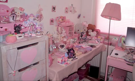 Bloxburg Kawaii Room, Bloxburg Kawaii, Cutecore Bloxburg, Cutecore Room, Hello Kitty Y2k, Kawaii Bedroom, Room Hacks, Bloxburg Room, Pink Life