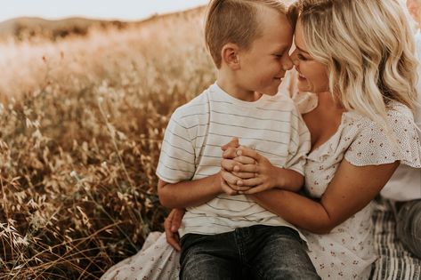 Photo Poses With Husband, Mother’s Day Photoshoot Outside Ideas, Mommy And Us Photo Shoot, Mom Of Two Photoshoot, Mommy And Me Mini Session Outdoor, Mom And 3 Sons Photo Ideas, Mother And Son Photoshoot Outside, Mom And Son Photo Ideas Spring, Little Kid Photoshoot Poses