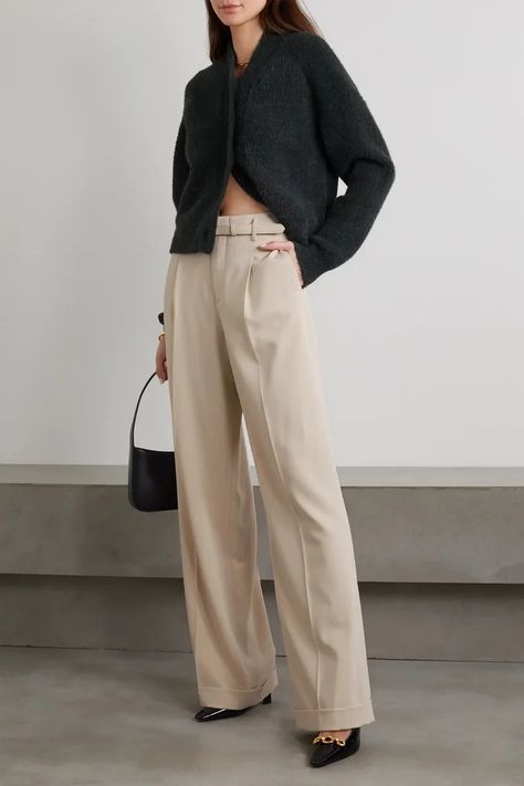 Stretchable Blouse, New York Outfit, Beige Pants, Classic Wardrobe, Ralph Lauren Collection, Khaki Dress, Pantalon Large, Pleated Pants, Tailored Trousers