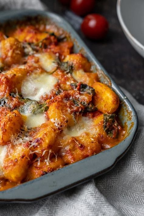 gnocchi ovenschotel, ovenschotel met gnocchi, ovenschotel met pasta, vegetarische ovenschotel, makkelijke ovenschotel Kitchen Rules, Oven Dishes, Pizza Pasta, Gnocchi, Dinner Time, Italian Recipes, Food Inspiration, Mozzarella, Macaroni And Cheese