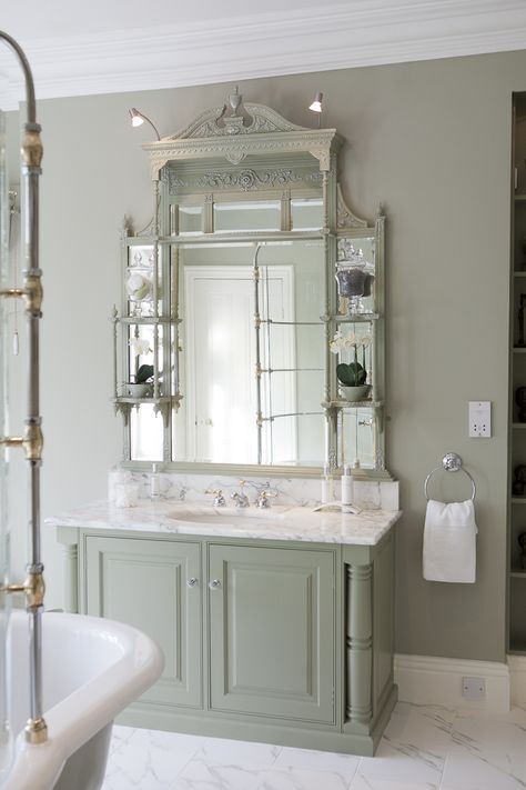 from Modern Country Style blog: Colour Study: Farrow and Ball French Gray in interiors French Grey Bathroom, Farrow And Ball French Grey, Modern Country Bathrooms, Modern Country Bathroom, French Style Bathroom, Country Style Bathrooms, Baños Shabby Chic, Neutral Bathroom Decor, Country Bathroom Decor