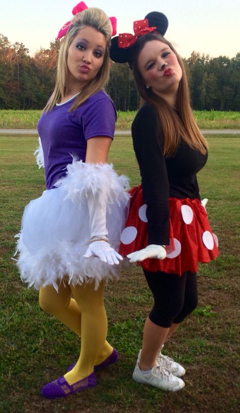 Minnie Mouse and Daisy Duck Halloween costumes! Daisy Duck Halloween Costume, Duck Halloween Costume, Sister Halloween Costumes, Halloween Costumes To Make, Friend Costumes, Bff Halloween Costumes, Best Friend Halloween Costumes, Halloween Coustumes, Minnie And Mickey