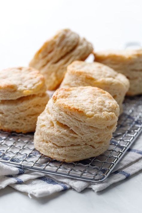 Flaky Buttermilk Biscuits, Sourdough Biscuits, Easy Homemade Biscuits, Baking Powder Biscuits, Homemade Biscuits Recipe, Homemade Buttermilk Biscuits, Flaky Biscuits, Homemade Biscuits, Buttermilk Biscuits