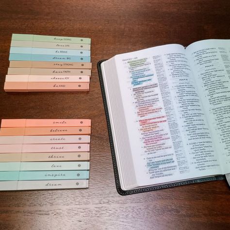 Bible Pens And Highlighters, Bible Highlighting System, Aesthetic Markers, Bible Supplies, Bible Highlighters, Bible Study Journaling, Bible Organization, Bible Highlighting, Journaling Supplies