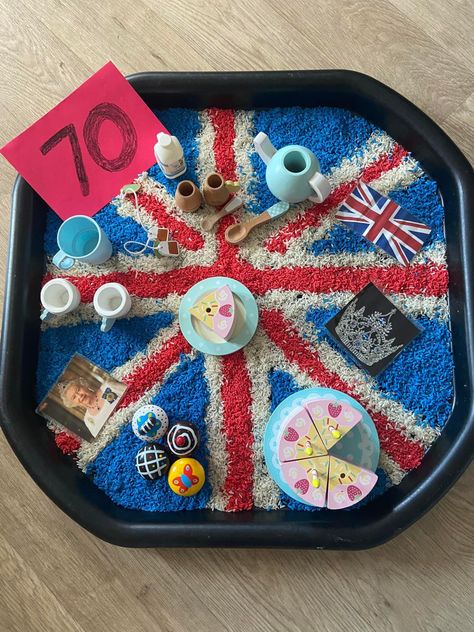 Kings Birthday Activities, Kings And Queens Eyfs Activities, Coronation Crafts, Coronation Ideas, Quiet Bins, Royal Theme Party, King Coronation, Tuff Tray Ideas Toddlers, Coronation Party