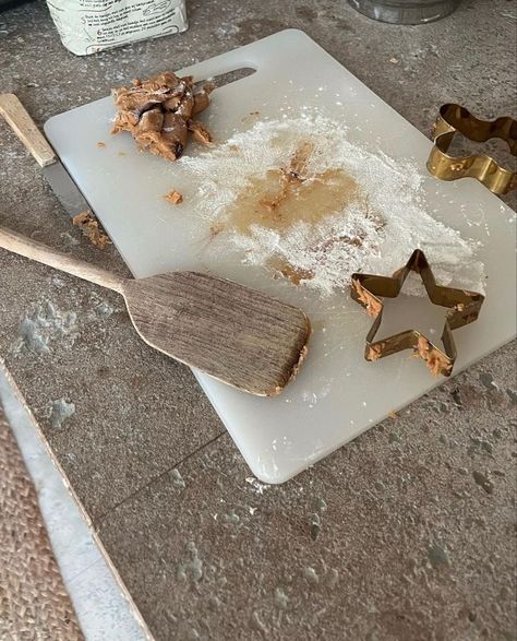 Making Gingerbread Cookies Aesthetic, Gingerbread Cookies Aesthetic, Christmas Goals, Winter Collage, Cookies Aesthetic, Season Aesthetic, Winter Mood, Winter Inspo, Candy Christmas