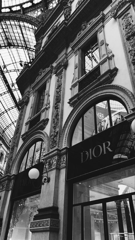 DIOR Dior Wallpaper White, Dior Aesthetic Black And White, Grey Dior Wallpaper, Dior Black And White Aesthetic, Dior Dark Aesthetic, Dior Aesthetic Dark, Vintage Dior Aesthetic, Dior Wallpapers Aesthetic, Fashion Astethic