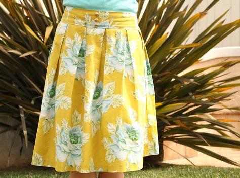 Heather Bailey Skirt Elle Apparel, Things To Sew, Diy Skirts, Heather Bailey, Handmade Skirts, Skirt Tutorial, Diy Skirt, Beginner Sewing Projects Easy, Dress Making Patterns