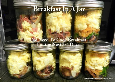 Mason Jar Breakfast Recipes, Breakfast Jars, Jar Breakfast, Mason Jar Breakfast, Mason Jar Lunch, Healthy Travel Snacks, Jar Meals, Breakfast In A Jar, Jar Salads