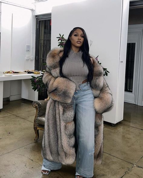 Bubble Coat Outfits Black Women, Long Fur Coat Outfit Classy, Fur Coat Outfit Black Women, Mink Coat Outfit, Mink Coats Outfit, Short Fur Coat Outfit, Long Fur Coat Outfit, Maxi Coat Outfit, Faux Fur Coat Outfit