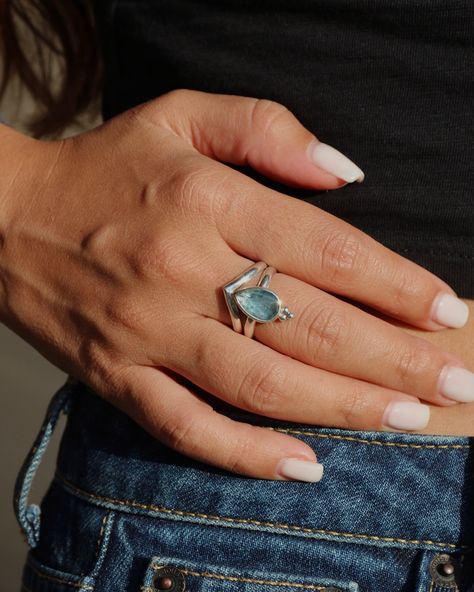 Handcrafted Kyanite silver ring set💙 Size 8.0 (18,0) ready to ship, other size making takes about 5 working days. Free world wide shipping  International shipping -10-14 work day.   All products come in gift packaging  This is an original, one of a kind piece of jewelry, available for immediate shipment in size 8.0 For local customers this ring set available in SuriMiras store @Surimiras #kyanitering #silversmith #workshop #giftforher #worldwide #etsymetal #riojeweler #bohoring #ringse...