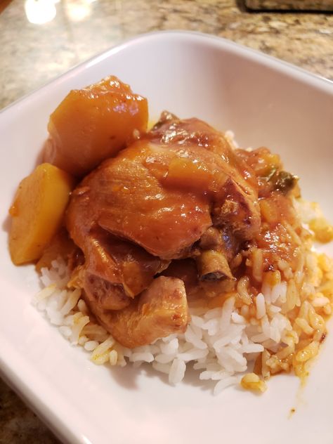 Cuban Chicken, Chicken And Potato, Chicken Fricassee, Potato Stew, Beef Steak Recipes, Electric Pressure Cooker Recipes, Leftover Chicken Recipes, Cuban Cuisine, Family Dishes