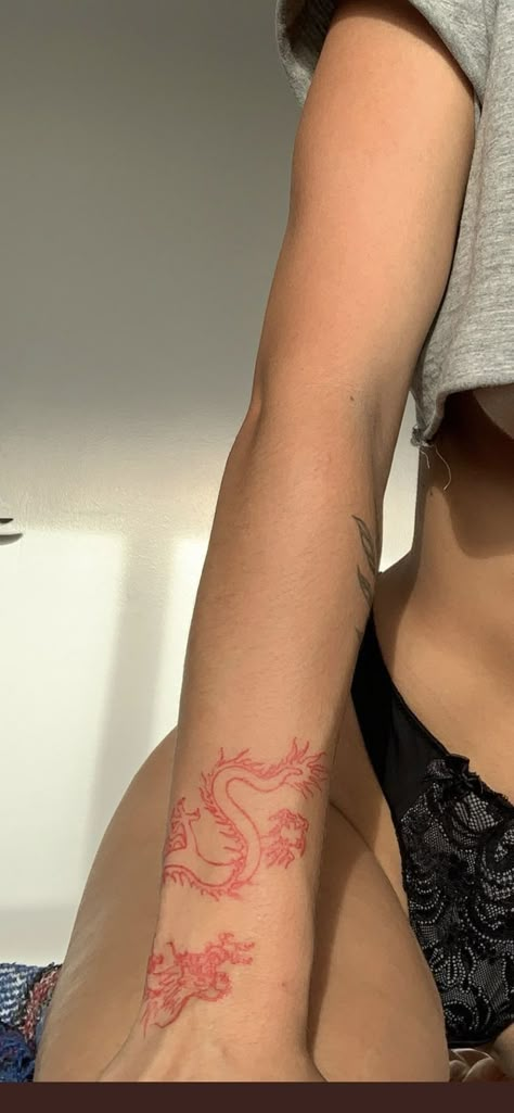 Hai Tattoo, Dragon Tattoo Arm, Red Dragon Tattoo, Dragon Tattoo For Women, Red Ink Tattoos, Red Tattoos, Śliczne Tatuaże, Discreet Tattoos, Dainty Tattoos