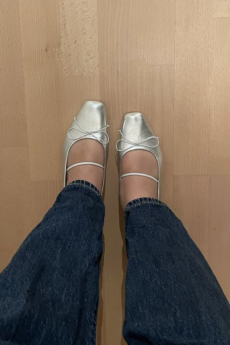 Silver Flats Outfit, Ballet Flat Outfit, 2024 Predictions, Silver Ballerina Flats, 2023 Moodboard, Ballerinas Shoes, Ballet Flats Outfit, Silver Ballet Flats, Blue Tights