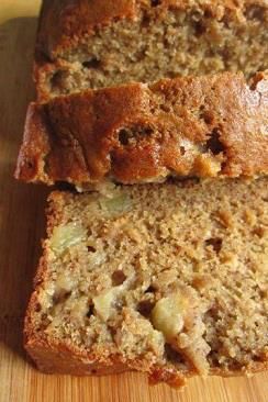 Try APPLE BANANA BREAD! You'll just need 1 3/4 cups flour, 3/4 teaspoon baking soda, 1/4 teaspoon salt, 1 and 1/2 teaspoon cinnamon, 1/2 cup white sugar... Apple Banana Bread, Type Of Bread, Monkey Bread, Bread Cake, Dessert Bread, Banana Recipes, House Smells, Banana Bread Recipes, Food Cakes