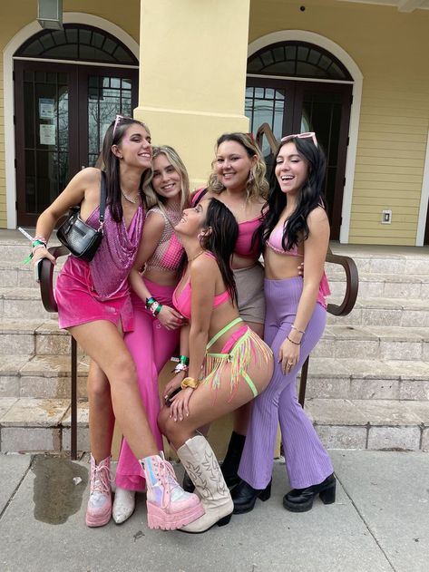 Mardi Gras Frat Party Outfit, Marco Gras Outfit, Mardi Gras Aesthetic Outfit, Tulane Outfits, Tulane Mardi Gras Outfits, Mardi Gras Outfits For Women Party, Cute Mardi Gras Outfit, Mardi Gras Aesthetic, Mardi Gras Party Outfit