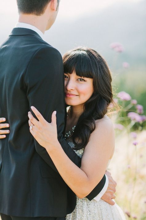 Height Difference Couple Poses Wedding, Engagement Photos Poses Tall Groom, Height Difference Wedding Photos, Tall Husband And Short Wife Photos, Tall Groom Short Bride Poses, Traditional Wedding Poses, Tall Boy Short Girl, Jasper Wedding, Tall Boyfriend Short Girlfriend