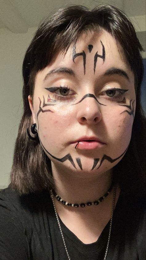 Sukuna Face Make Up, Sukuna Face Makeup, Face Paint Anime, Sukuna Face Paint, Sukuna Make-up, Sukuna Face Tattoos, Ninja Make Up, Sukuna Halloween Costume, Sukuna Marks