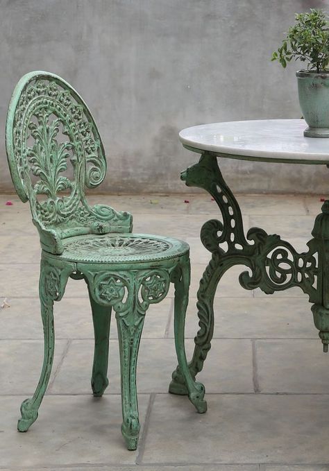 Vintage Patio Ideas Wrought Iron, Cast Iron Table And Chairs, Bistro Furniture Outdoor, Vintage Iron Outdoor Furniture, Vintage Iron Patio Furniture, Antique Wrought Iron Patio Furniture, Victorian Patio Furniture, Vintage Lawn Furniture, Antique Garden Furniture