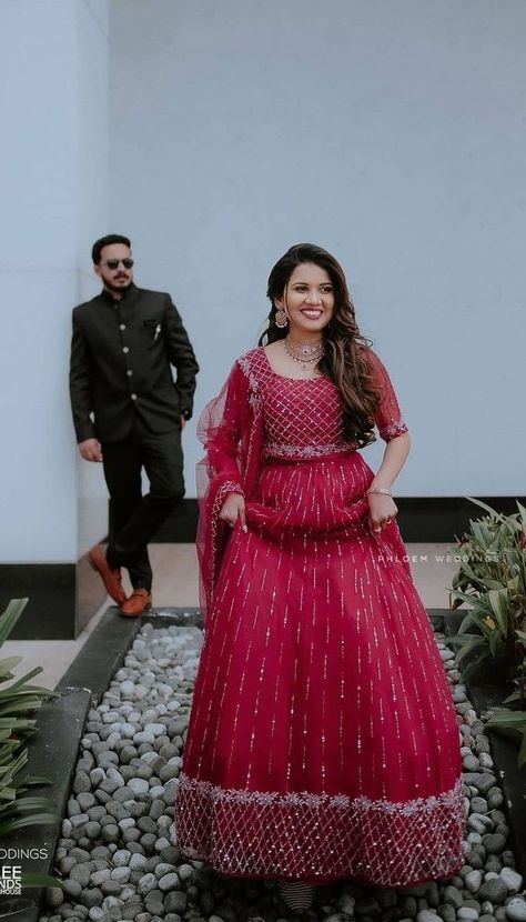 Engagement Costume For Couple Indian, Reception Outfit For Bride Indian Saris, Wedding Reception Dress For Couples, Bridal Lehangas Reception Dresses, Reception Frocks For Bride, Kerala Reception Dress For Bride, Reception Outfit For Bride Indian, Christian Engagement Dress, Reception Dress Bride Indian