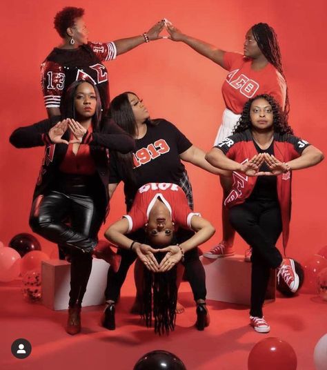 Divine 9 Photoshoot, Deltaversary Pictures, Sgrho Photoshoot Ideas, Delta Photoshoot, Dst Photoshoot, Delta Sigma Theta Graduation Pictures, Delta Grad Pics, Black Sorority Photoshoot, Delta Sigma Theta Photoshoot