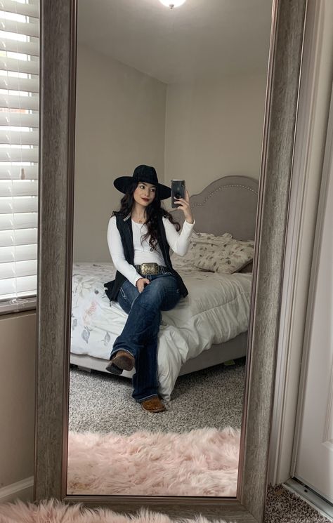 How To Dress Western Cowgirls Outfit, Rancho Style Outfits, Basic Cowgirl Outfits, Rodeo Outfits 2023, Ranch Outfits For Women Mexican, Fall Jaripeo Outfits, Hispanic Heritage Outfit Ideas, Baile Outfits Jaripeo Plus Size, Mexican Boots Outfits