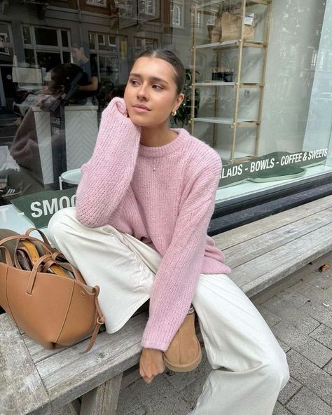 Pale Pink Cardigan Outfit, Light Pink Jumper Outfit, Pale Pink Sweater Outfit, Pink Jumper Outfit, Pale Pink Outfit, Pink Grey Outfit, Pink Cardigan Outfit, Outfit Basics, Cable Knit Sweater Outfit