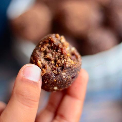 Ragi Ladoo with dates and nuts Recipe With Dates, Ragi Dosa, Ladoo Recipe, Date Cookies, Baked Carrots, Healthy Cereal, Date Recipes, Processed Sugar, Vegan Gluten Free Recipes