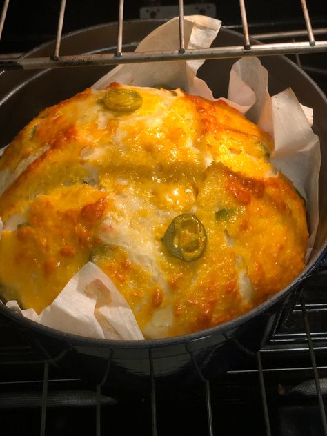 Jalapeño Cheddar Dutch Oven Bread - Easy DIY Recipes Jalapeño Cheddar Dutch Oven Bread, Jalapeno Cheddar Bread Dutch Oven, Jalapeño Cheddar Yeast Bread, Cheddar Bread, Sausage Ragu, Cream Corn Casserole, Yeast Free Breads, Cottage Makeover, White Bean Soup Recipes