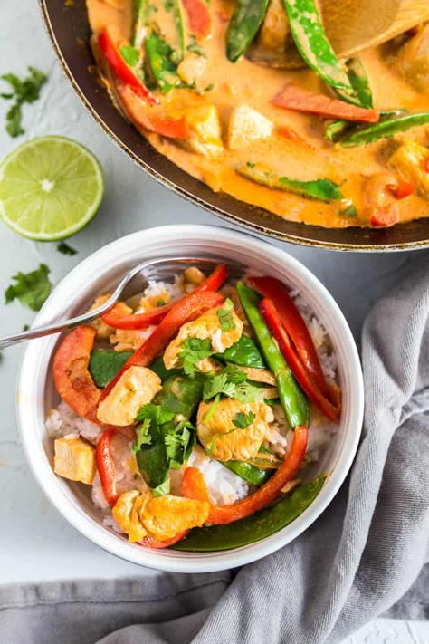 Coconut Chicken Curry - Spoonful of Flavor Thai Curry Recipe, Green Thai Curry, Simple Air Fryer Recipes, Coconut Chicken Curry, Thai Curry Recipes, Thai Green Curry Paste, Green Thai, Corn Side Dish, Thai Green Curry